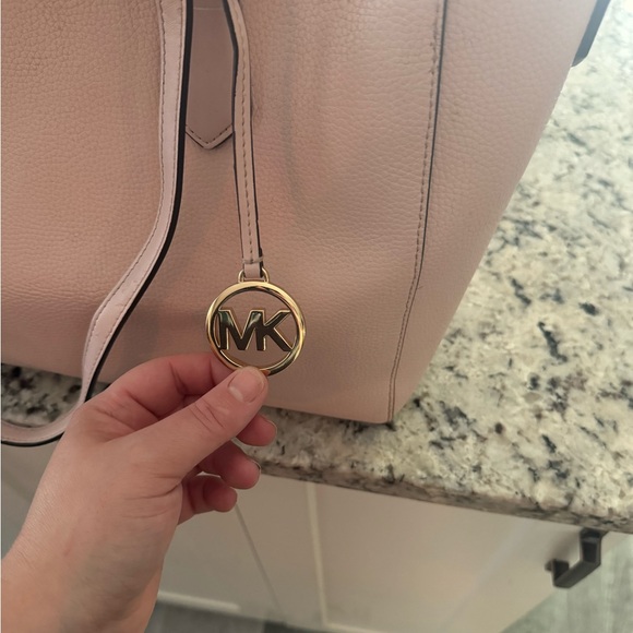 Michael Kors purse - Picture 3 of 4